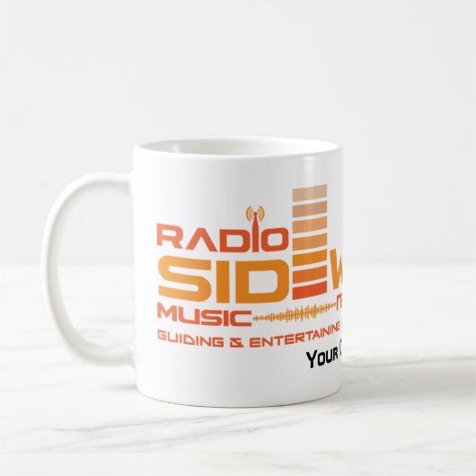 Witte mok van de Radio Sidewinder met naam of beri (Links)