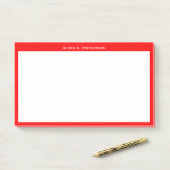 Witte monogram of naam op rode rand post-it® notes (Op bureau)