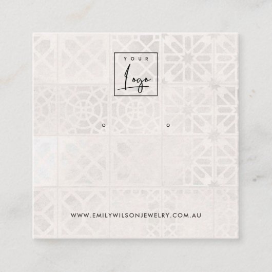 WITTE MOROCCAN TILE TEXTURE STUD EARRING DISPLAY VIERKANTE VISITEKAARTJE (Voorkant)