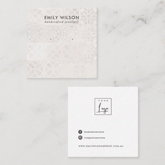 WITTE MOROCCAN TILE TEXTURE STUD EARRING DISPLAY VIERKANTE VISITEKAARTJE (Voorkant / Achterkant)