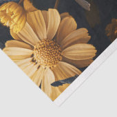 Witte mot rustend tussen gele bloemen tissuepapier (Detail)