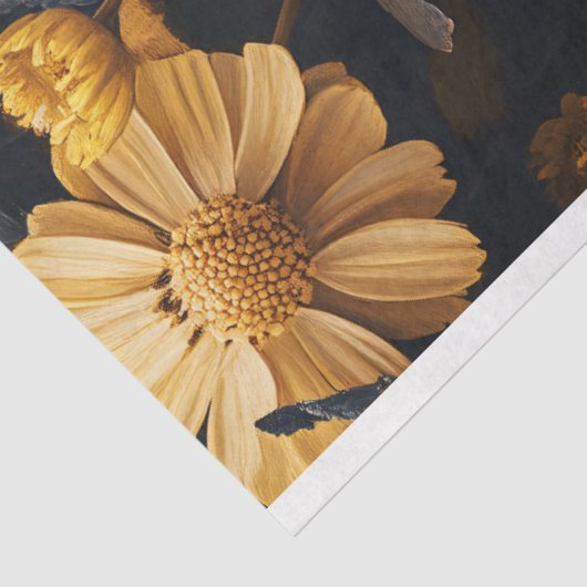 Witte mot rustend tussen gele bloemen tissuepapier (Detail)