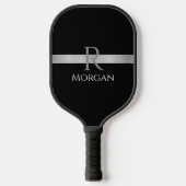 Witte naam & grijs monogram, zilverbalk op zwart pickleball paddle (Voorkant)