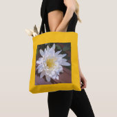 Witte natuurlijke chrysant bloem ontwerp tote bag (Dichtbij)