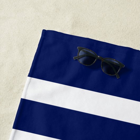 Witte octopus met blauwe en witte strepen strandlaken (In situ)