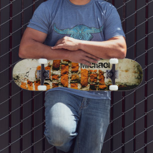 Witte oranje Coole bakstenen muur grafiti Aangepas Skateboard
