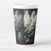 Witte orchidee bloemig latte mok (Voorkant)