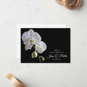 Witte Orchidee op zwart Deel een Geheugenbegrafeni Notitiekaartje (Voorkant / Achterkant in situ)