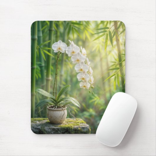 Witte orchideeën en bamboe muismat (Met muis)