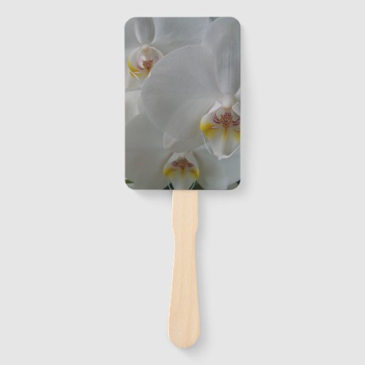 Witte orchideeën op een aanpasbare ventilator handwaaier (Voorkant)