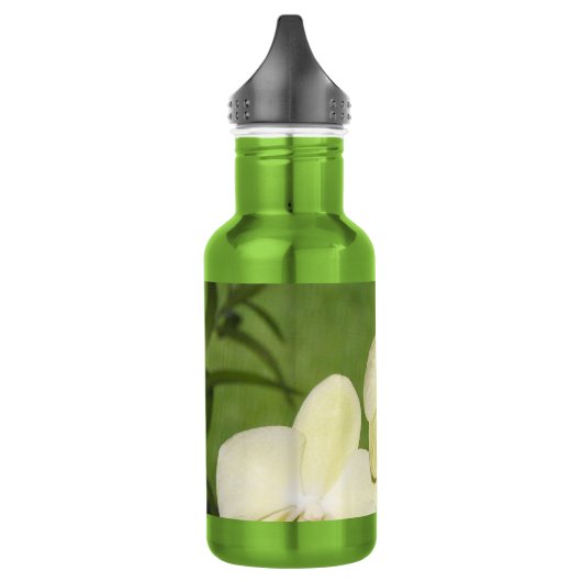 Witte orchideeën op een groene achtergrond waterfles  (Links)