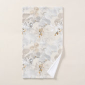 Witte orchideeën op een lichte crème bad handdoek (Handdoek)