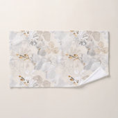 Witte orchideeën op een lichte crème bad handdoek (Handdoek)