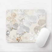 Witte orchideeën op een lichte crème muismat (Met muis)