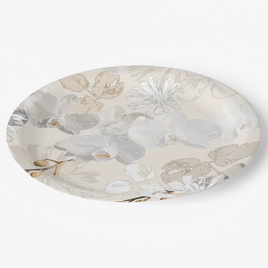 Witte orchideeën op een lichte crème papieren bordje (Gekanteld)