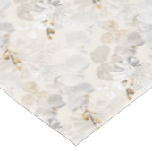 Witte orchideeën op een lichte crème tafelkleed (Gekanteld)