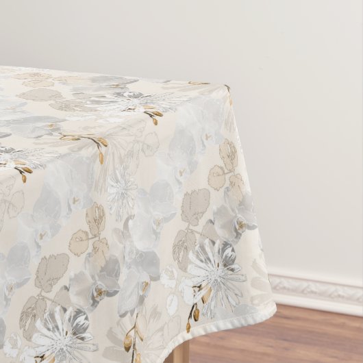 Witte orchideeën op een lichte crème tafelkleed (Voorbeeld)