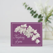 Witte orchideeën Paarse Achtergrond Denk aan Jou Briefkaart (Staand voorkant)