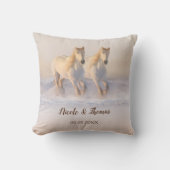 Witte paarden in de sneeuwwinter kussen (Voorkant)