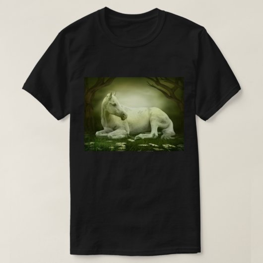 Witte paarden rusten in betoverd bos t-shirt (Design voorkant)