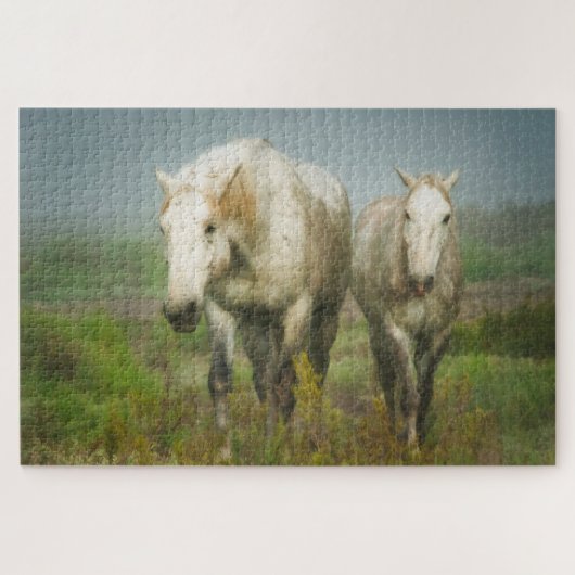 Witte paarden van Camargue in het veld Legpuzzel (Horizontaal)