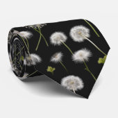 Witte paardenbloem pluis op zwart stropdas (Opgerold)