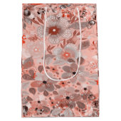 Witte & paarse bloemen op een roze patroon medium cadeauzakje (Achterkant)