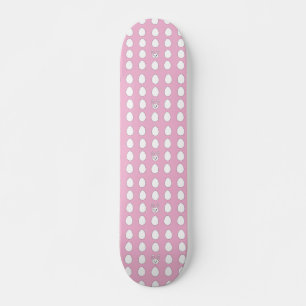 Witte paaseieren in roze persoonlijk skateboard