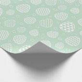 Witte paaseieren op een groene achtergrond cadeaupapier (Hoek)