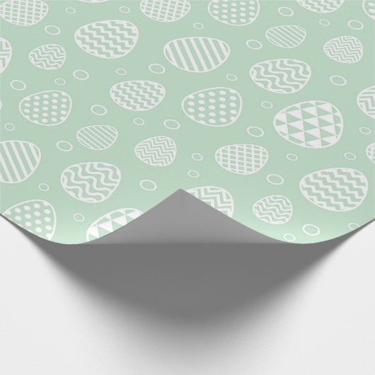 Witte paaseieren op een groene achtergrond cadeaupapier (Hoek)