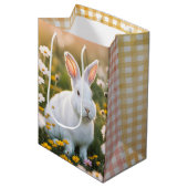 Witte paashaas in madeliefjes medium cadeauzakje