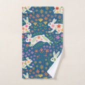 Witte paaskonijnen met grillige bloemen bad handdoek (Handdoek)