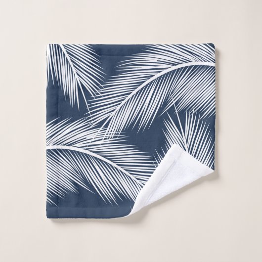 Witte palmbladeren op donkerblauwe achtergrond bad handdoek (Wasdoekje)
