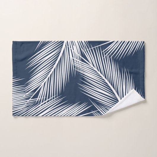 Witte palmbladeren op donkerblauwe achtergrond bad handdoek (Handdoek)