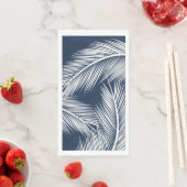 Witte palmbladeren op donkerblauwe achtergrond servet (Insitu)