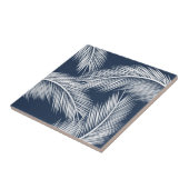 Witte palmbladeren op donkerblauwe achtergrond tegeltje (Zijkant)