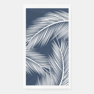 Witte palmbladeren op een donkerblauwe achtergrond servet