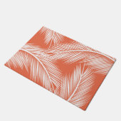 Witte palmbladeren op zalmkleur achtergrond deurmat (Schuin)