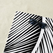 Witte palmbladeren op zwarte achtergrond strandlaken (In situ)