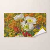 Witte papaver die rond de kleurrijke bloemen groei bad handdoek (Handdoek)