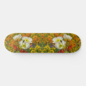 Witte papaver die rond de kleurrijke bloemen groei persoonlijk skateboard (Horizontaal)
