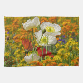 Witte papaver die rond de kleurrijke bloemen groei theedoek