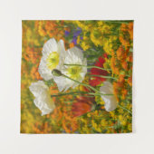 Witte papaver die rond de kleurrijke bloemen groei wandkleed (Voorkant)