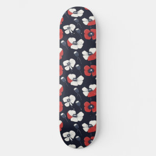Witte papaver patroon met rode en blauwe accenten persoonlijk skateboard