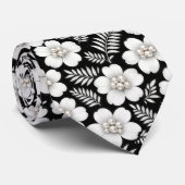 Witte parels in bloemen op zwart stropdas (Opgerold)