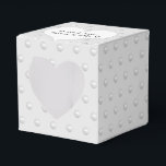 Witte parels op grijs bedankdoosjes<br><div class="desc">Wit hart met pasgeborene namen op zilvergrijs en wit parelpatroon. De achtergrondkleur kan worden gewijzigd.</div>