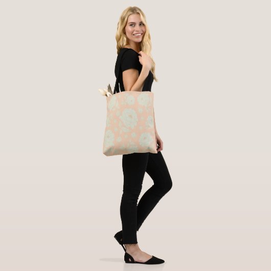 Witte pekelachtergrond tote bag (Op model)