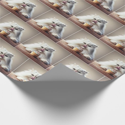 Witte Perzische kat met verjaardagscupcake Cadeaupapier (Hoek)
