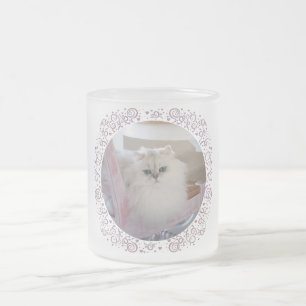 Witte Perzische Kat op een Roze Stoel Matglas Koffiemok