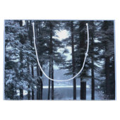 Witte pijnbomen in blauw licht — large cadeautasje (Voorkant)